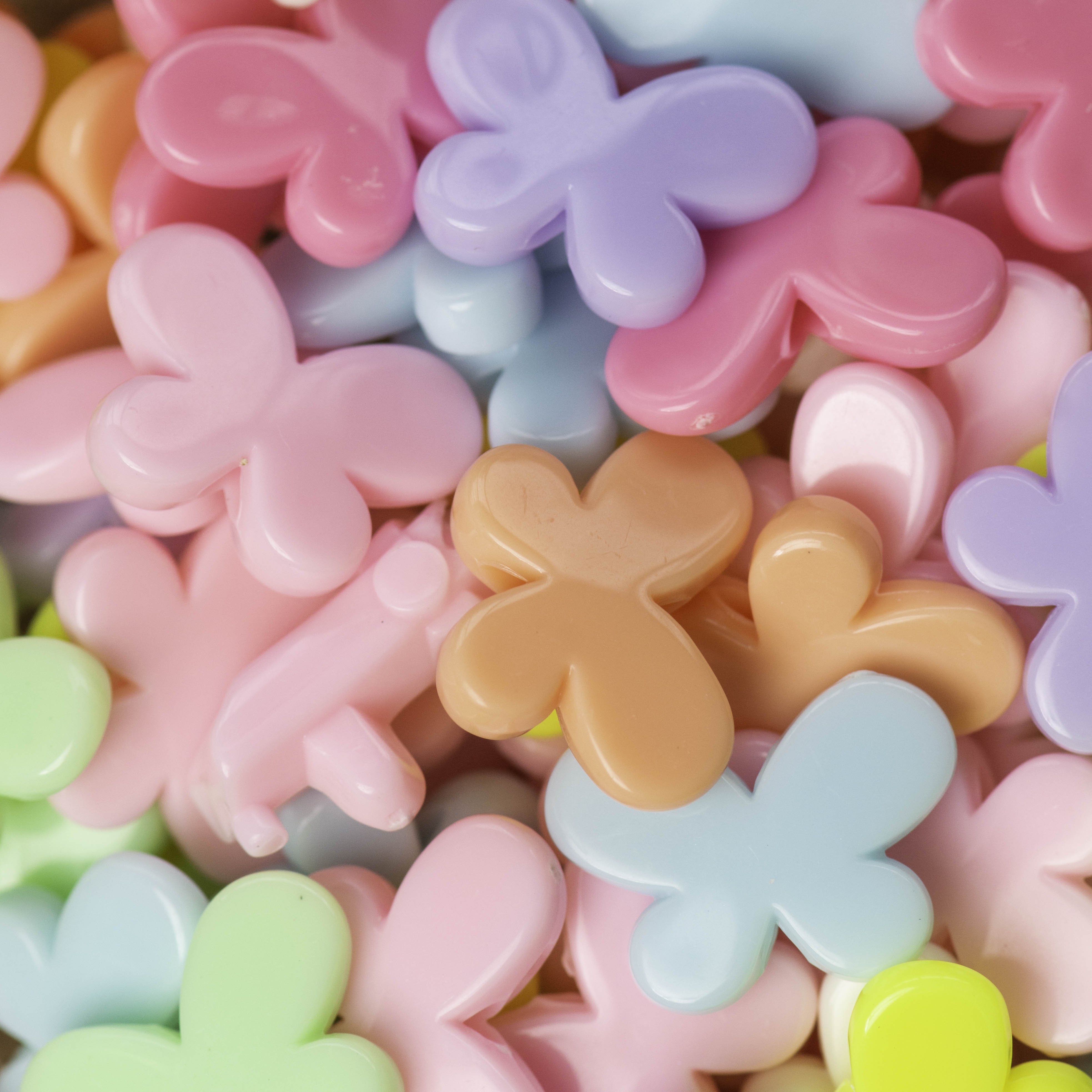 Bow Pastel Plastic Beads, Size : 20mm at Rs 112.00, Plastic Beads